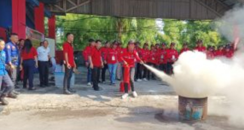 40 Redkar mendapat Pelatihan dan Simulasi Pemadaman Kebakaran dan Penyelamatan di Dinas Kebakaran Kota Manado